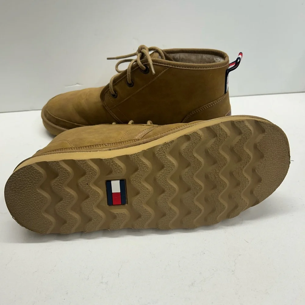 Tommy Hilfiger Men\'s Faux Suede Chukka‎ Boots in Tan Size 10 Tommy Hilfiger Mens Tan Welsh 2 Faux Suede Logo Chukka Boots  main image 2